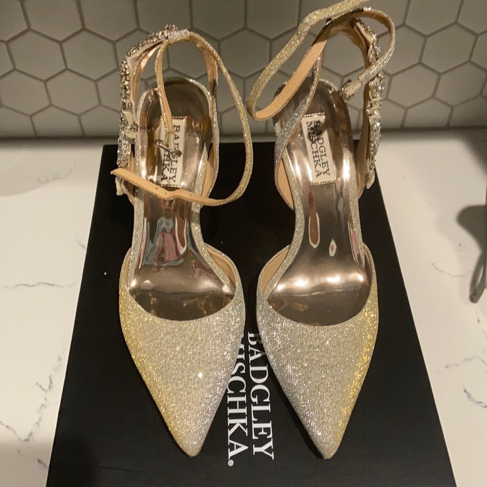 Badgley mischka blanca sandal